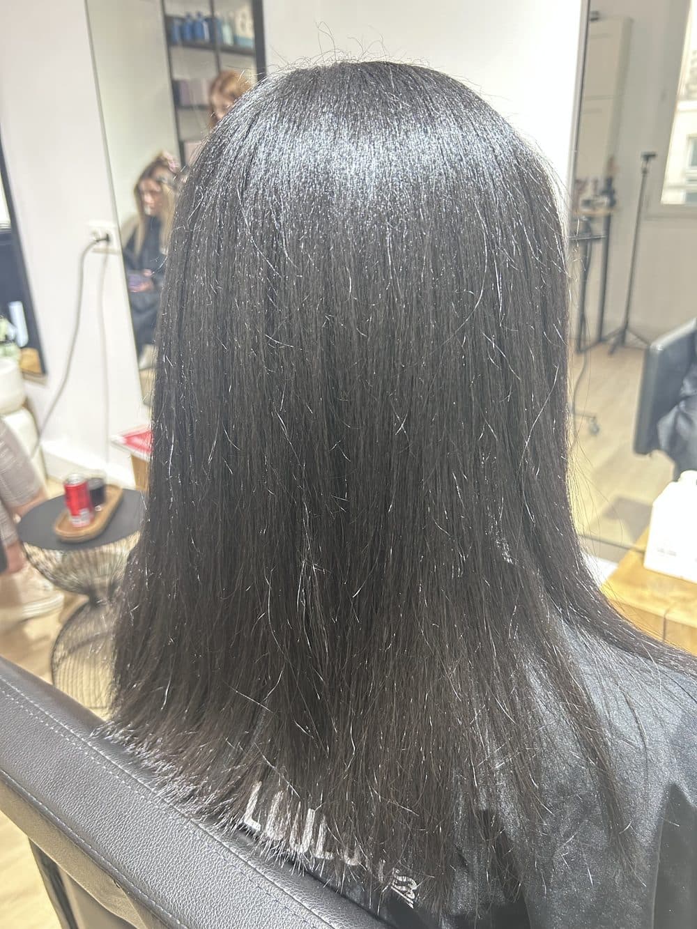 Résultat après lissage, cheveux lisses et disciplinés